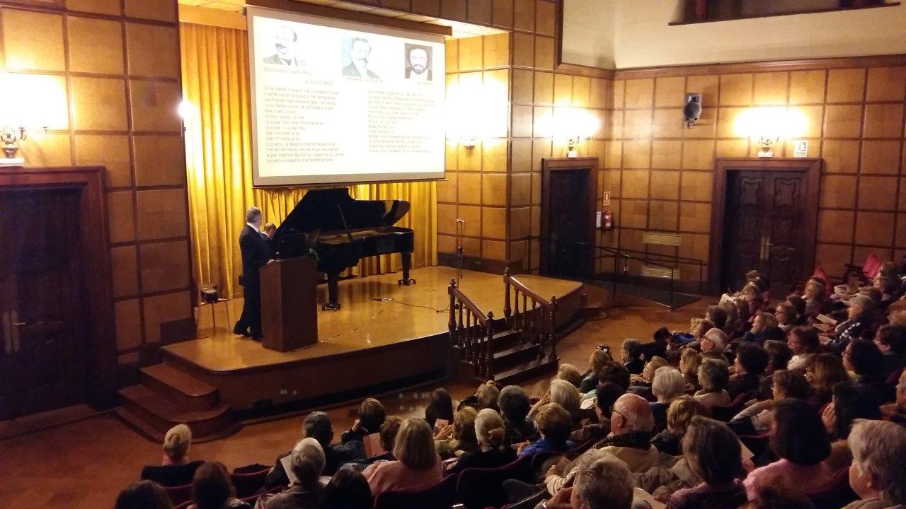 La Asociación REDMADRE Granada llena el Aula Magna de la Facultad de Medicina en un concierto La Asociación REDMADRE Granada llena el Aula Magna de la Facultad de Medicina en un concierto