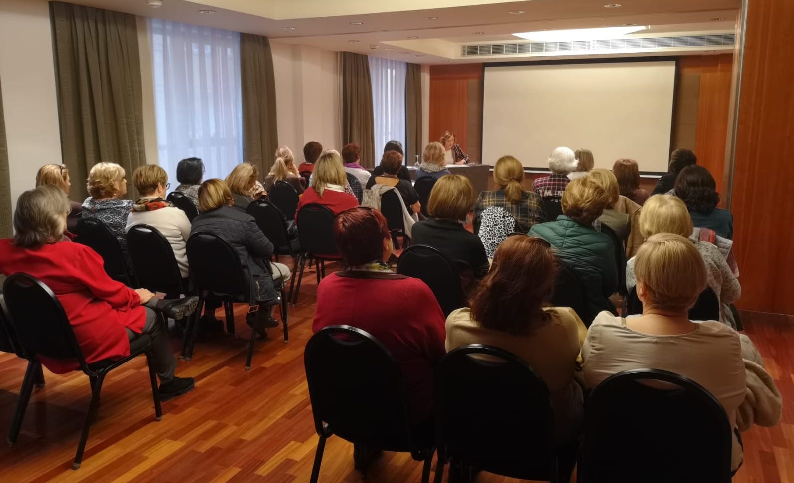 Amaya DirFunda charla foro mujeres almeria.jpg2