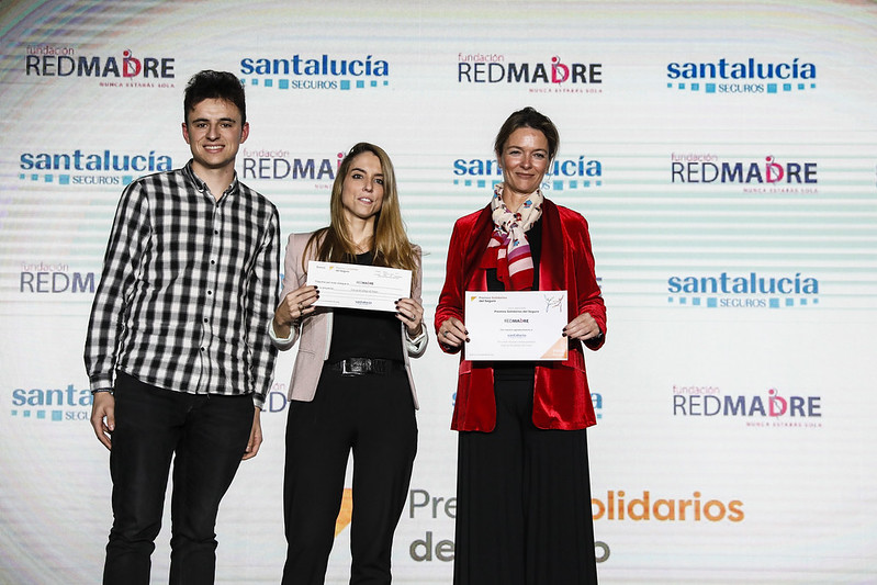 María Torrego, Presidenta de Fundación REDMADRE en la recoge el Premio Solidario del Seguro