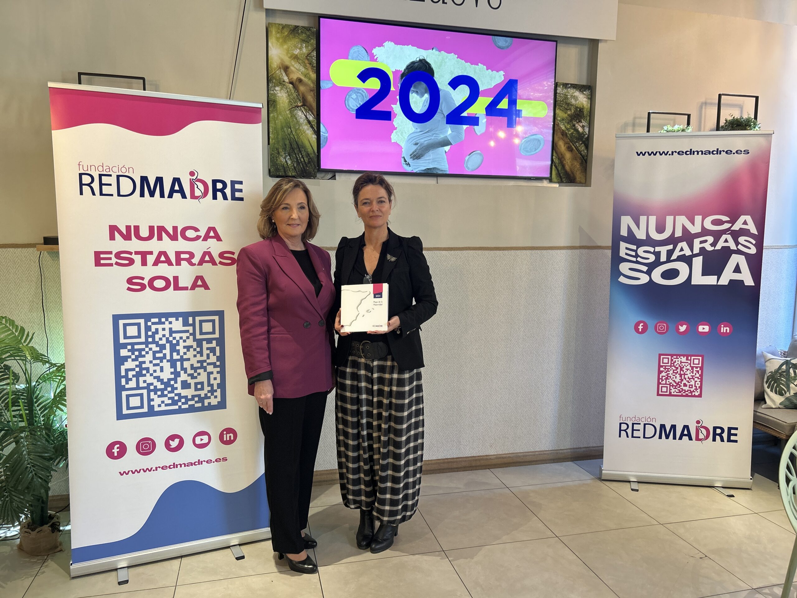 Dcha. María Torrego, Presidenta de Fundación REDMADRE; Izqda. Amaya Azcona, Directora General de la Fundación REDMADRE, en la presentación del Informe Mapa de la Maternidad 2024. 