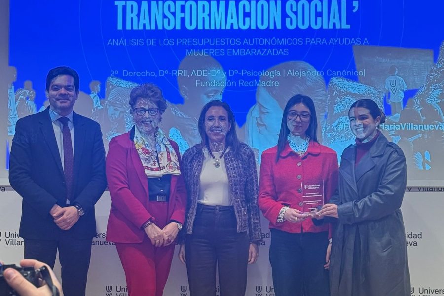 Recibiendo el Premio Derecho para la Transformación Social.