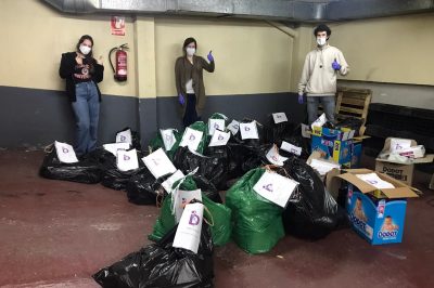 Asociación_REDMADRE_Madrid_garage_sede_central_voluntarios_preparan_bolsas_para_entrega_a_madres.jpg