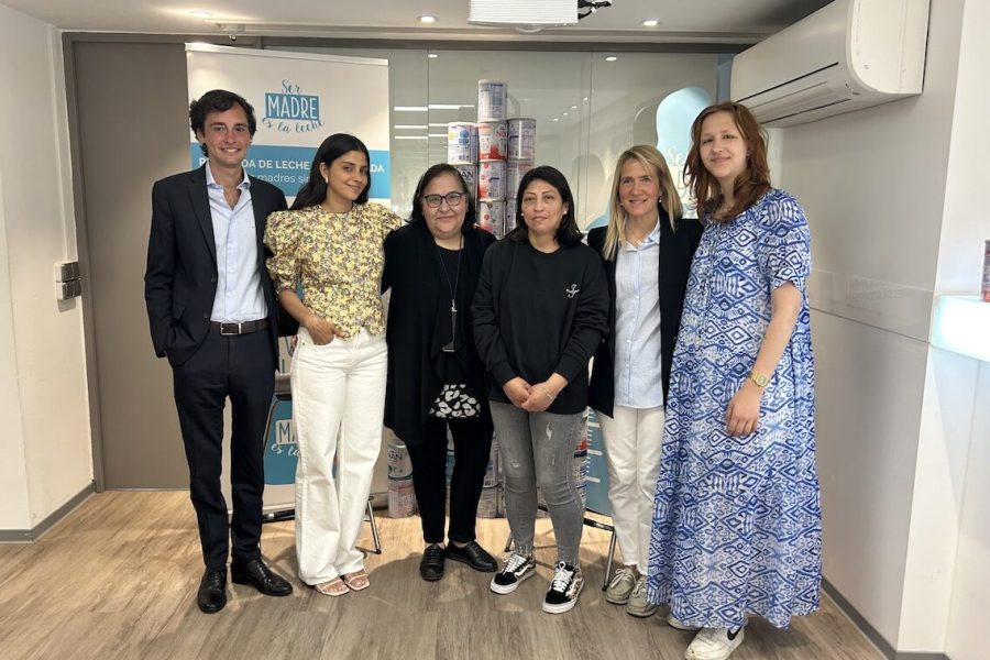 Álvaro Ortega, María García de Jaime, Esperanza Puente, Gabriela, Marta y María del Carmen (voluntarias de REDMADRE Madrid)