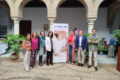 Inauguración con La Alcaldesa Accidental Dña. Blanca Torrent, la Delegada de Servicios Sociales y Mayores Dña. Eva Contador, el presidente de la Asociación Familiar Alcorce  D. José Ignacio Santiago, el diputado de Vox, D. José Ramírez del Río y 3 representantes de REDMADRE Córdoba (Trabajadora social, Amparo Gómez-Puig, abogada, Ana María Moreno y presidenta Isabel Ávila.)