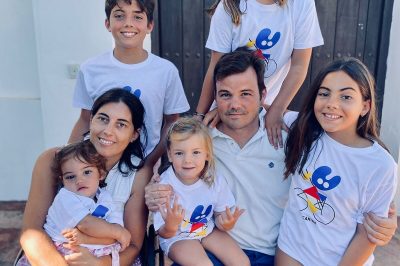 Inés junto a su marido e hijos.