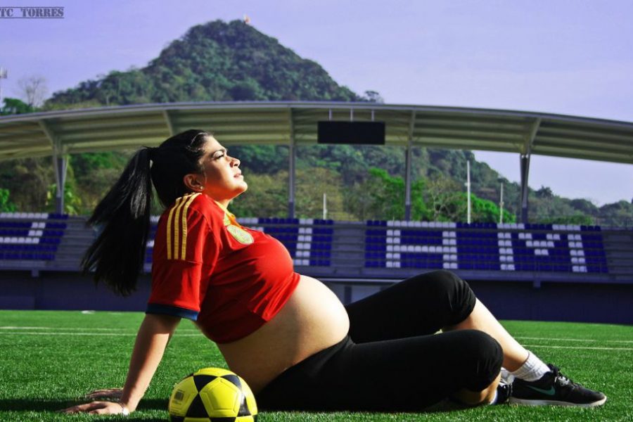mujer-deporte-madre-embarazada-pequena.jpg